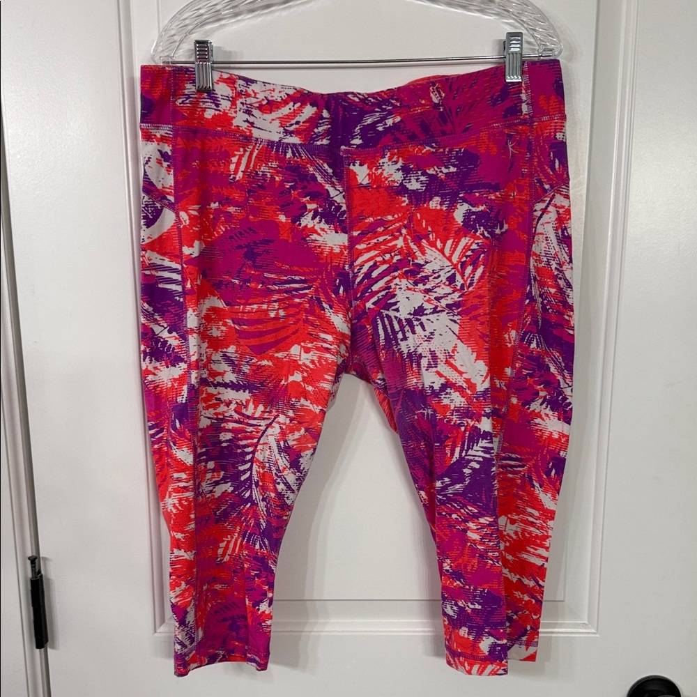 Danskin Now Women's Capri Length Leggings - Pink and Purple Pattern